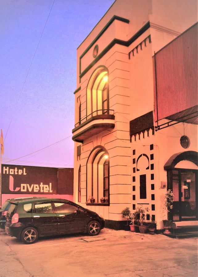 Отель Reddoorz Near Jalan Sudirman Padang Экстерьер фото