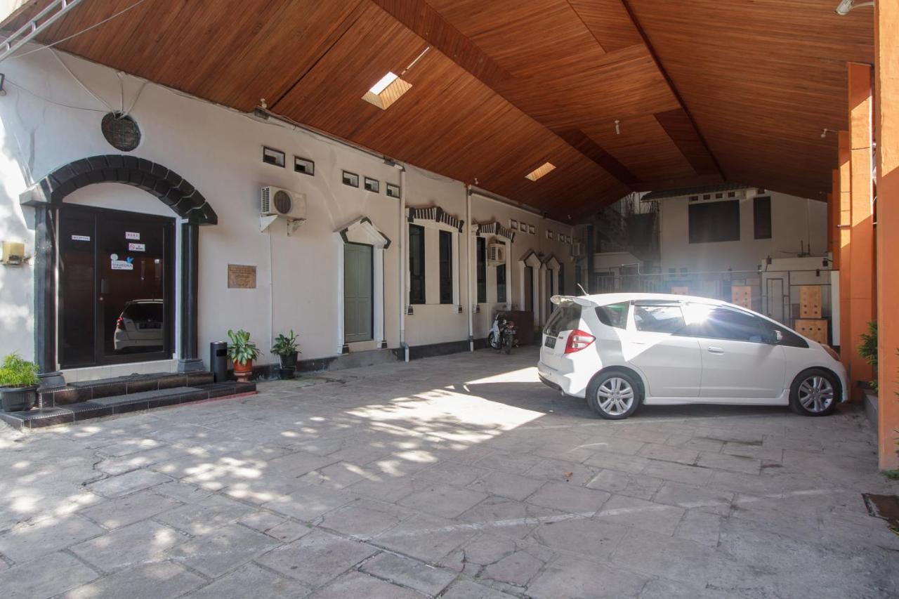 Отель Reddoorz Near Jalan Sudirman Padang Экстерьер фото