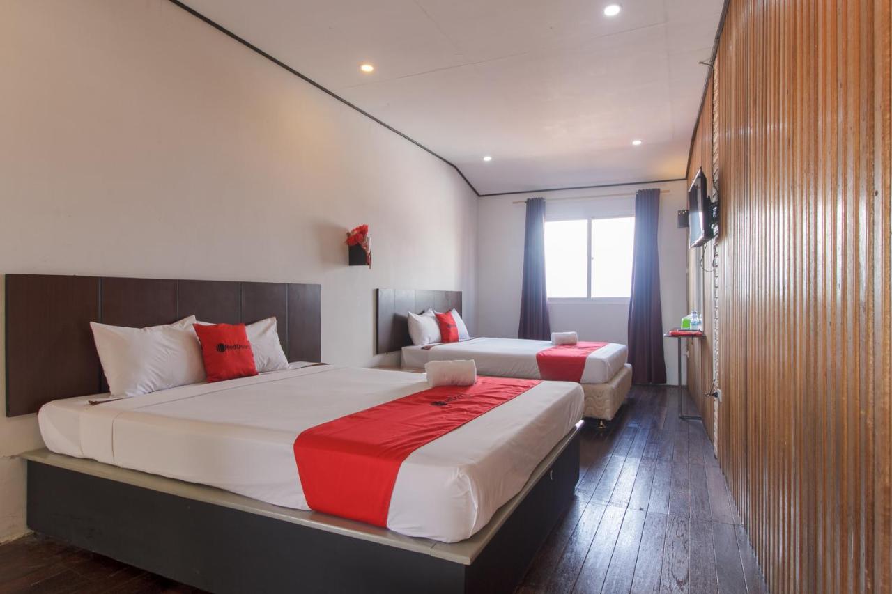 Отель Reddoorz Near Jalan Sudirman Padang Экстерьер фото
