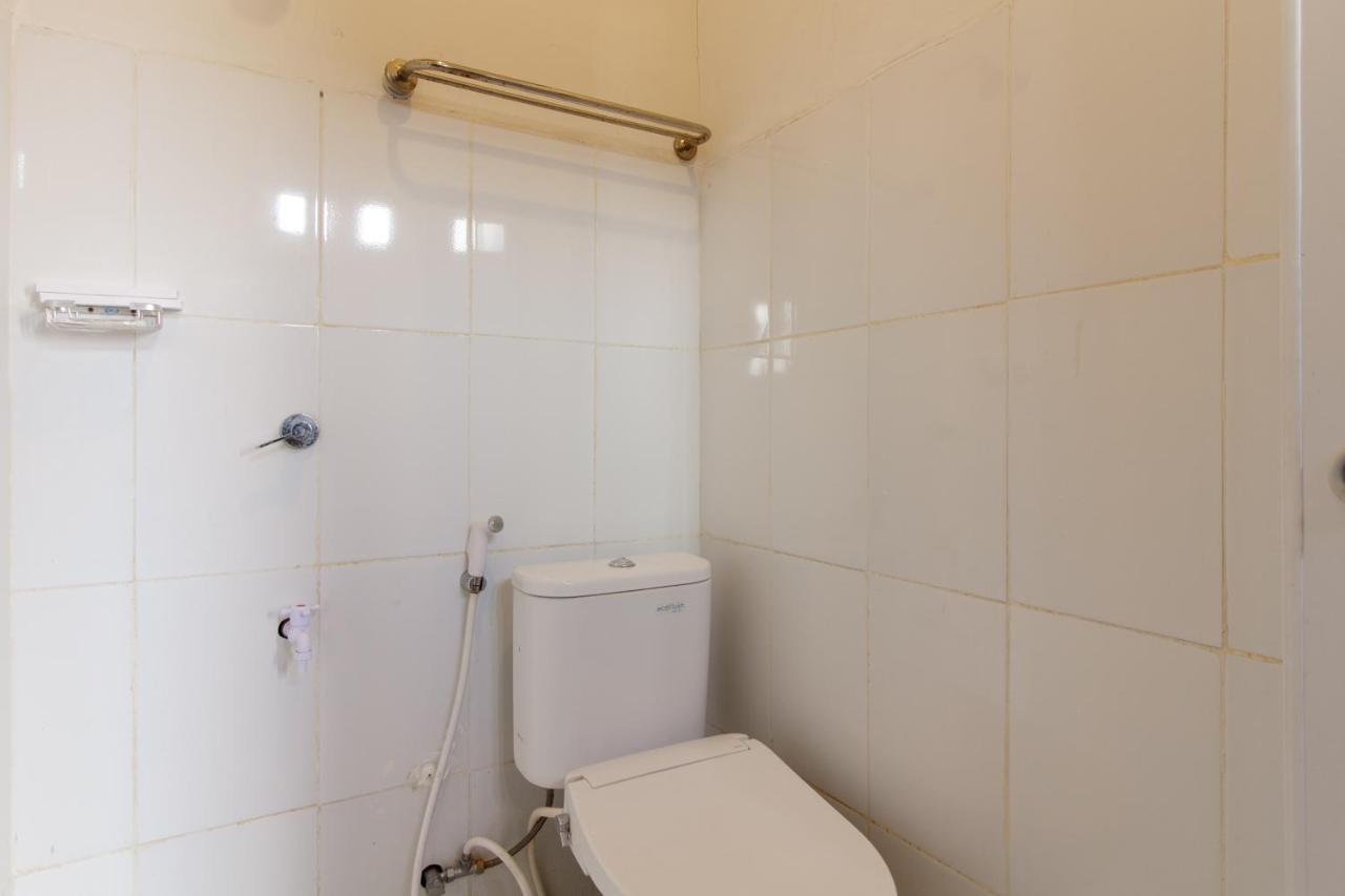 Отель Reddoorz Near Jalan Sudirman Padang Экстерьер фото