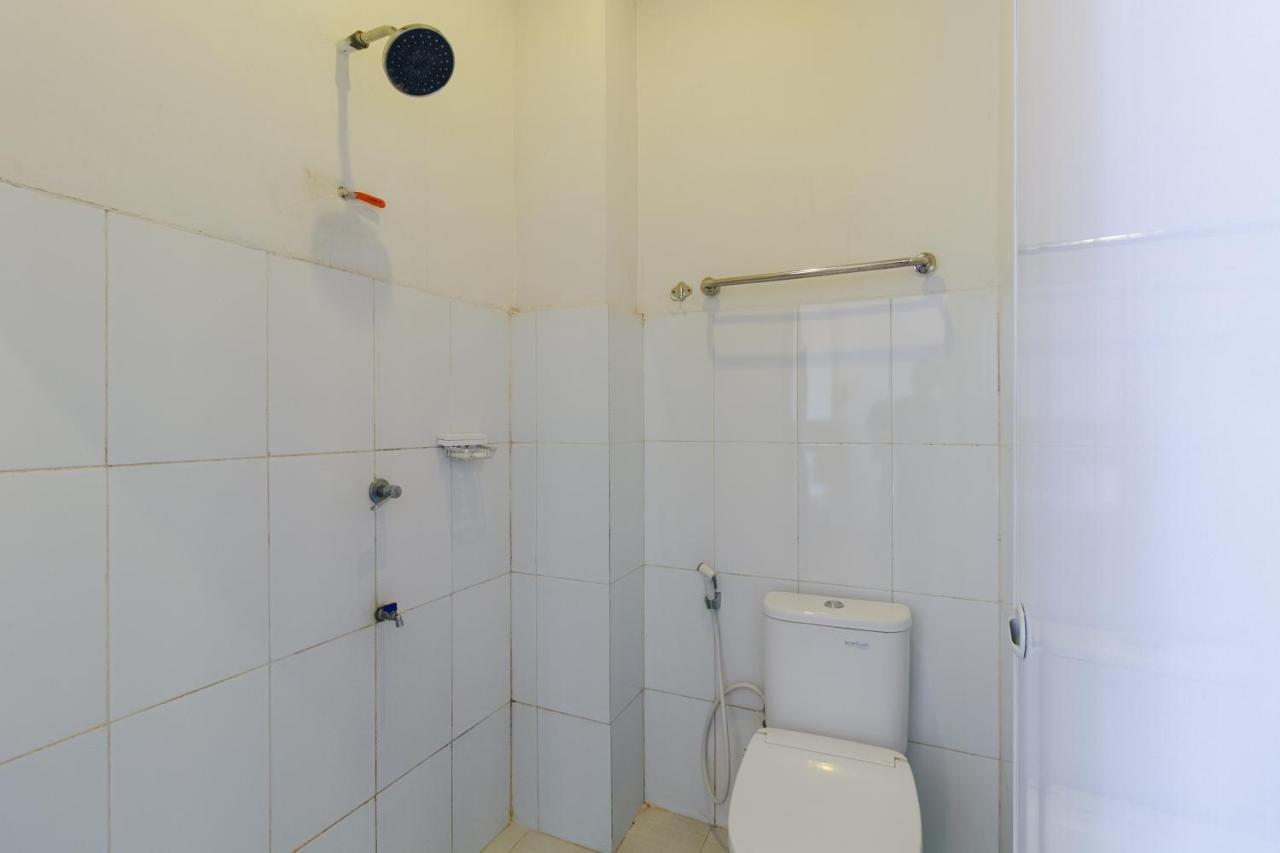 Отель Reddoorz Near Jalan Sudirman Padang Экстерьер фото
